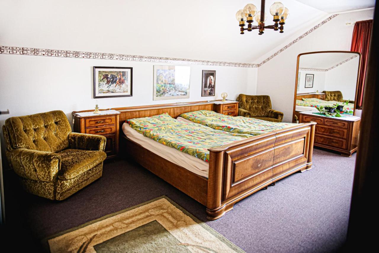 Staj Newport Hotel Dolni Domaslavice Ngoại thất bức ảnh